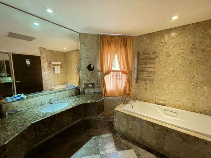 Swan Lake Villa Resort Nanwan Exterior foto